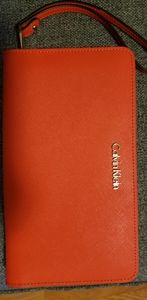 NWT Calvin Klein Wristlet Wallet🍎